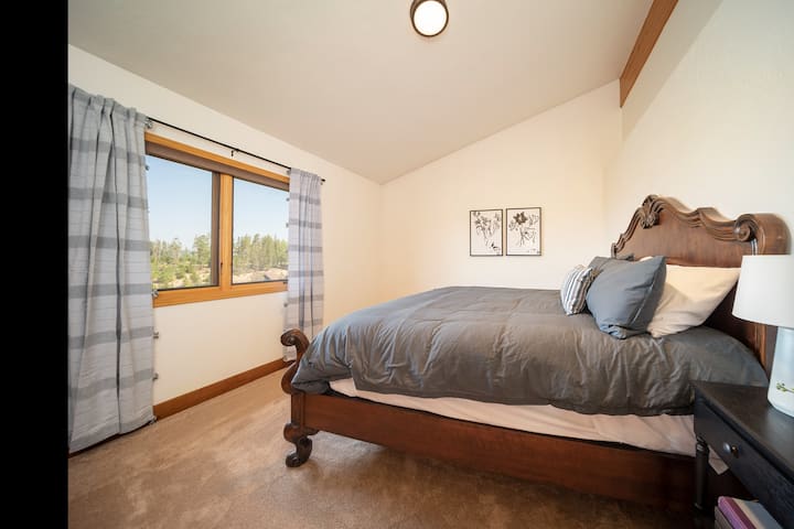 Bedroom 3 - King bed, second floor, mountain views