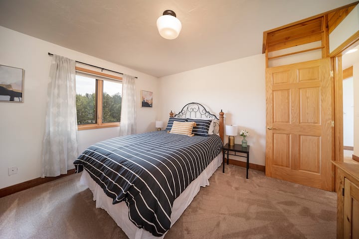 Bedroom 2 - queen bed, second floor, mountain views

This room has a ladder with an entrance to the secret kids tv room/game room on the third floor. 