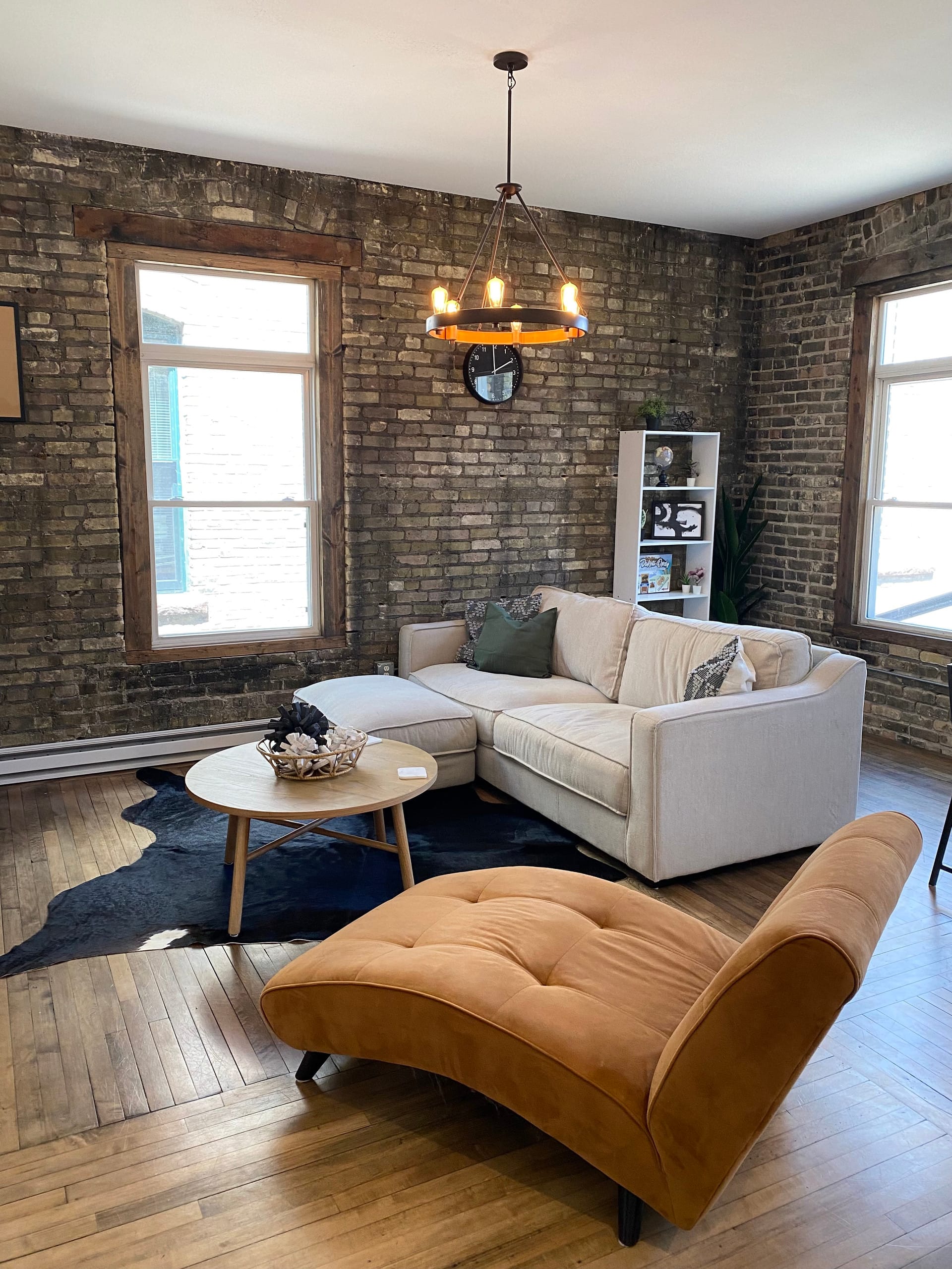 Beautiful One Bedroom - Steps from Downtown!!