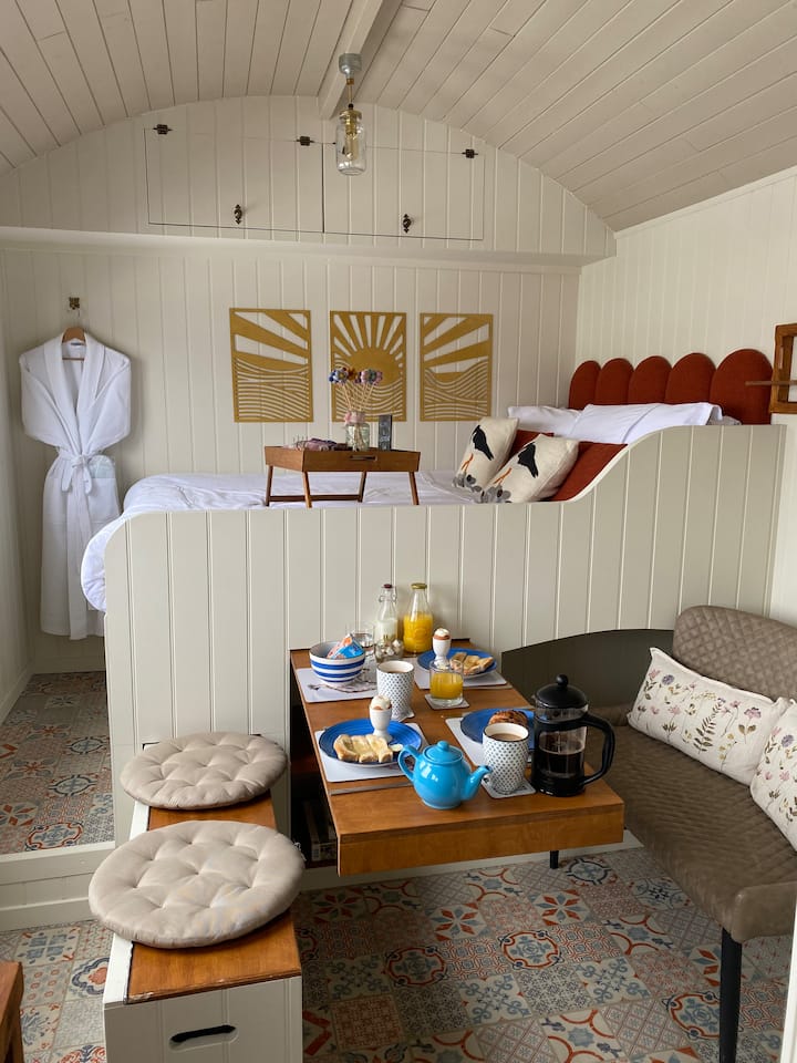 Shepherds Hut with Outdoor Bath
