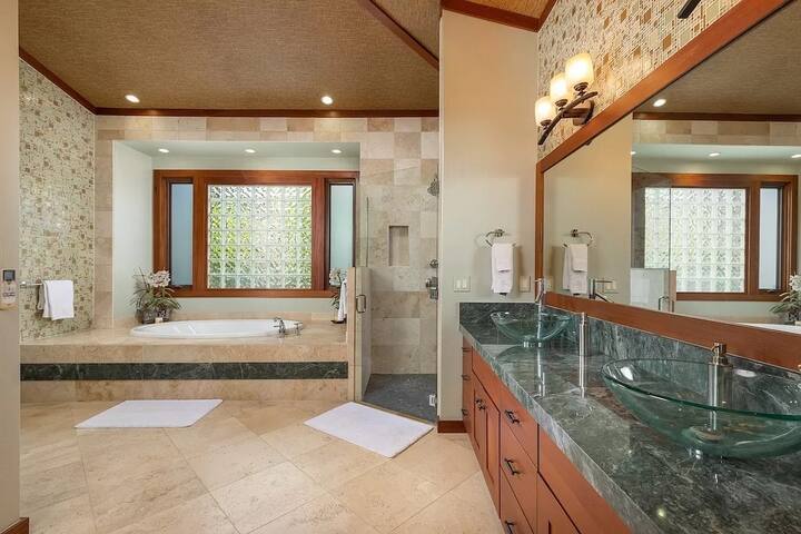 “Hale Mele” Polynesian Pod Style with Pool/Hot tub gallery image 3