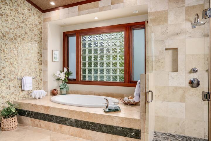 “Hale Mele” Polynesian Pod Style with Pool/Hot tub gallery image 2