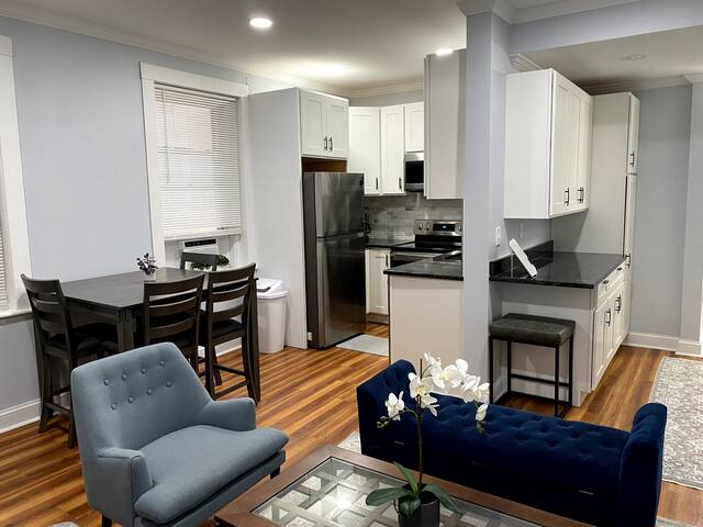 Remodeled Spacious Apartment in Perfect Location gallery image 2