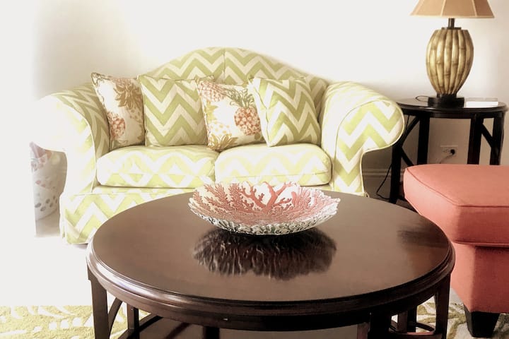 Seafront 4 Bd 4bth 3 Story Townhouse With Pool - Nassau