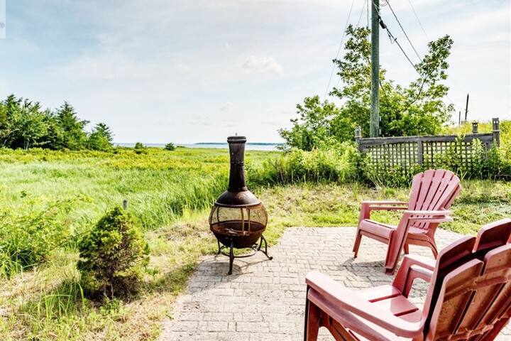 Spacious 5-Bedroom Cottage with Private beach gallery image 4