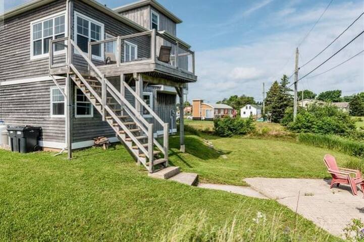 Spacious 5-Bedroom Cottage with Private beach gallery image 5