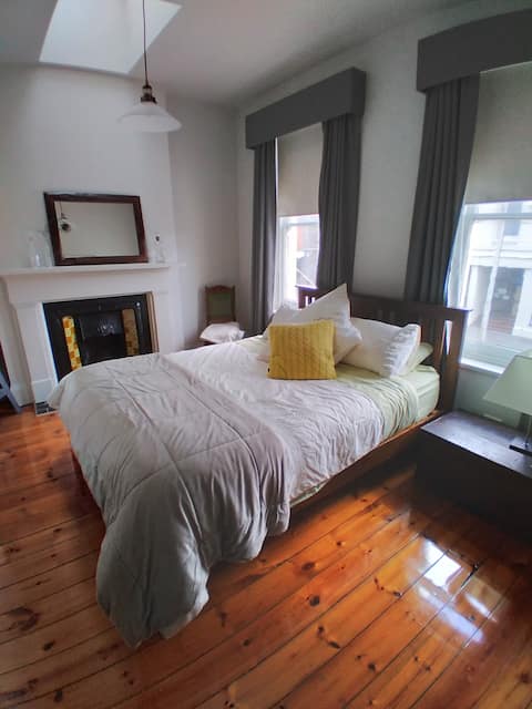 Popular Airbnb listing: 1880 CBD Heritage Apartment in Launceston