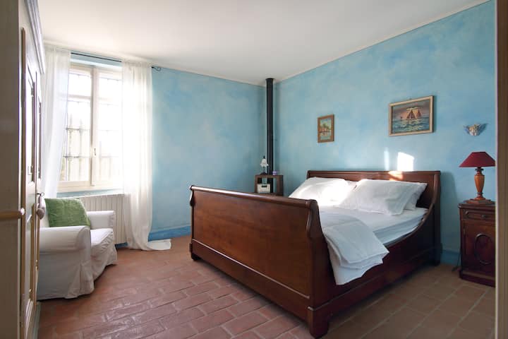 ห้องนอนสีฟ้าอ่อนชั้น 1