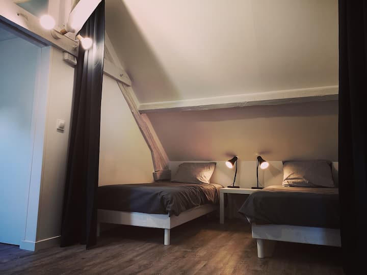 Chambre 3 (mezzanine) avec 2 lits simples 90x190