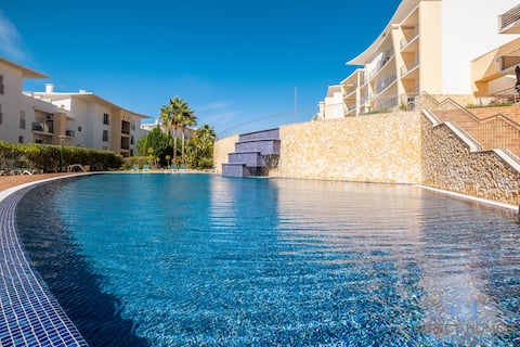 Successful Airbnb property: Ocean & Marina Views Apartment with Swimming-pool in Albufeira