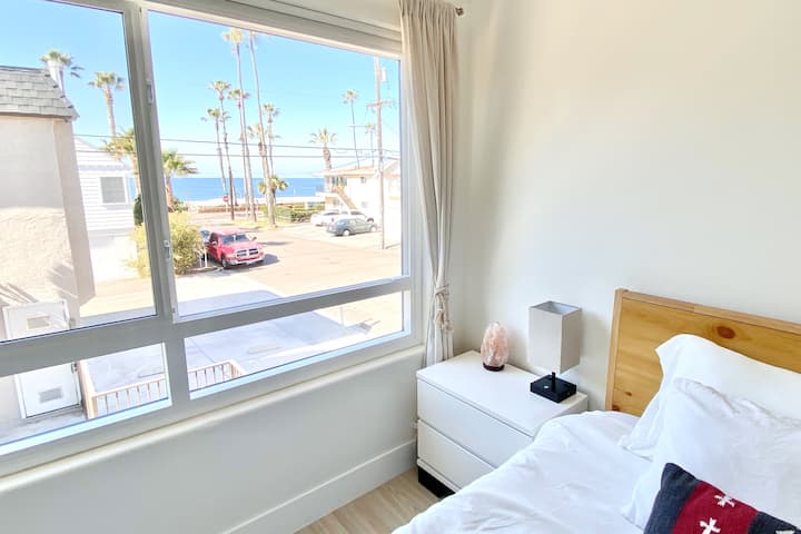 Ocean View 2 Bedroom Condo + Short Steps to Beach