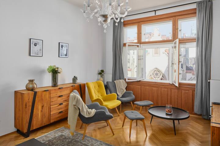 Lavish Design · Balcony · Jewish Quarter