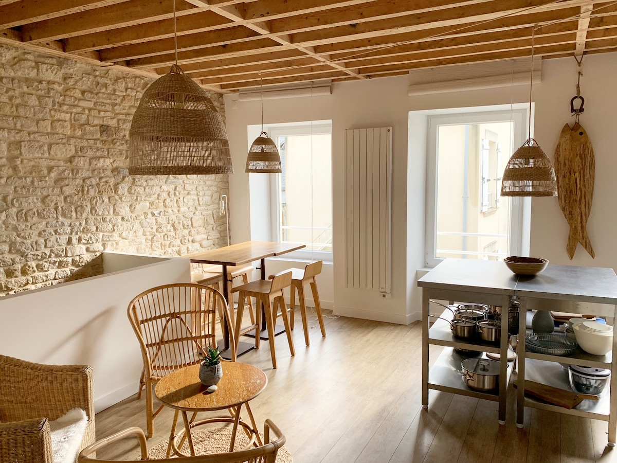 Anuncio de Airbnb popular: New : Very nice apartment 3 fl., seaview terrace en Port En Bessin Huppain