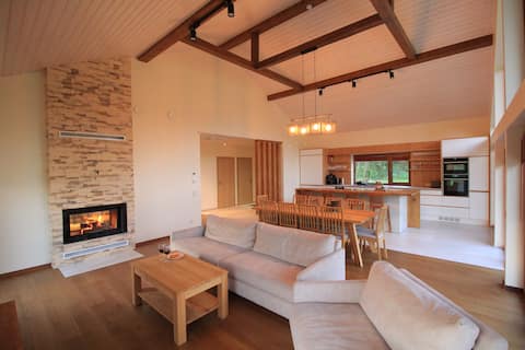 Golden Spring with Spa House, Hot Tub & Sauna