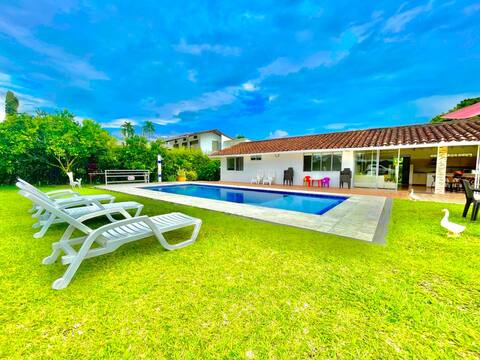 Country House with Pool Santagueda