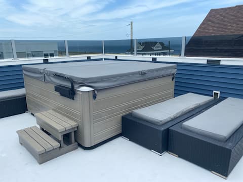 Beach front 4 bedroom home with hot tub