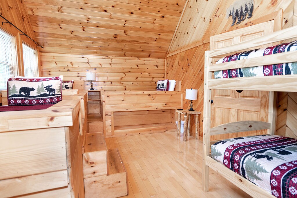 Mtindo wa Chumba cha Bweni (#5)
Vitanda 5 vya mtu mmoja