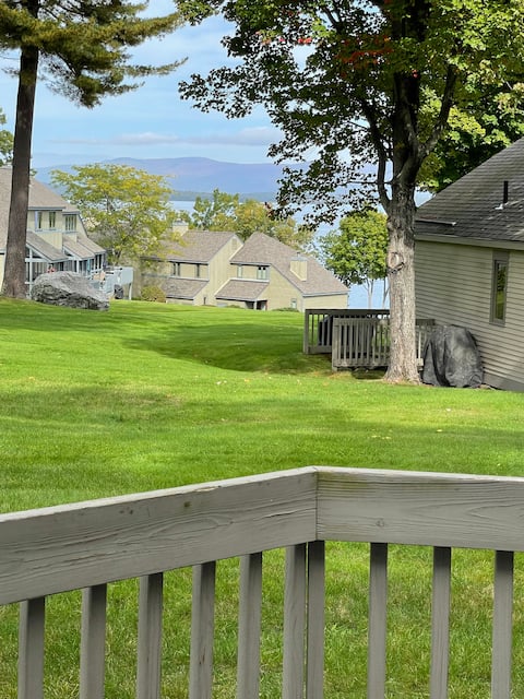 Scenic 2 Bedroom Lake Winnipesaukee Condo- Gilford