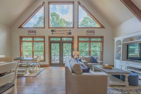 Sunrise Retreat with Hot Tub