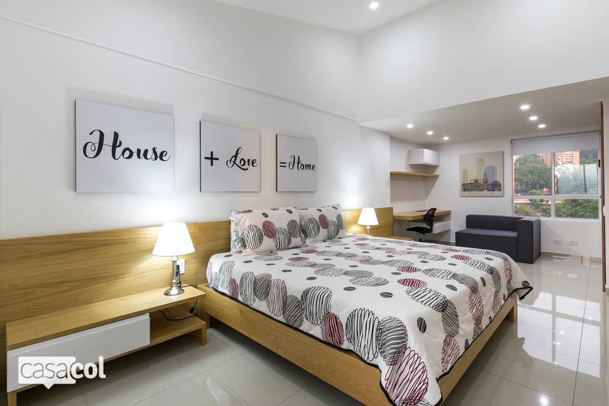 Beautiful and specious master bedroom. 