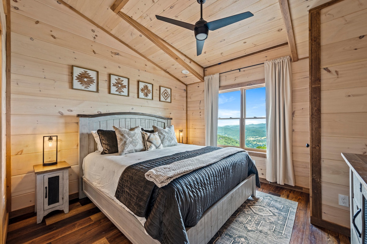 荒野低语-在舒适的双人床上，伴随着阳光洒在山峰上，醒来。