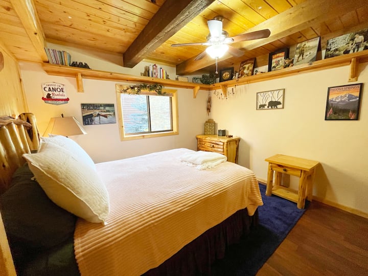 Guest Room with Queen Bed