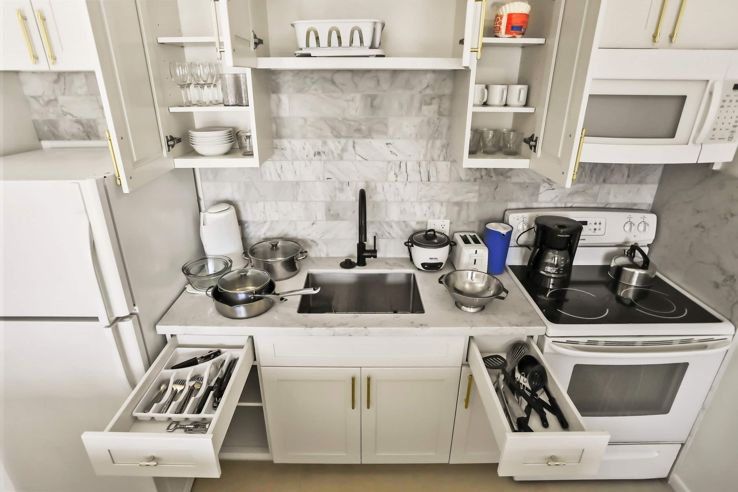 Condo in Honolulu · ★4.85 · 1 bedroom · 2 beds · 1 private bath - Image 9