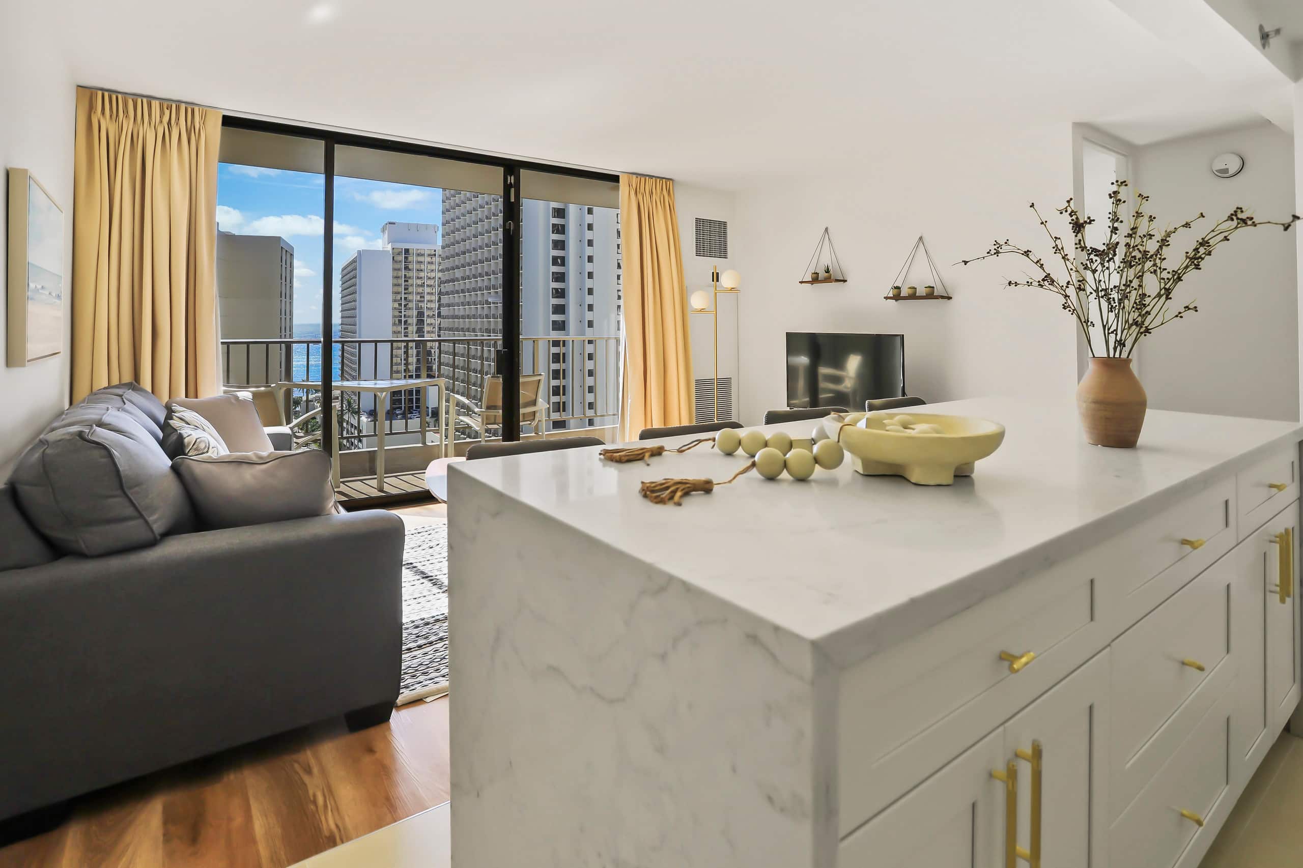 Condo in Honolulu · ★4.85 · 1 bedroom · 2 beds · 1 private bath - Image 5