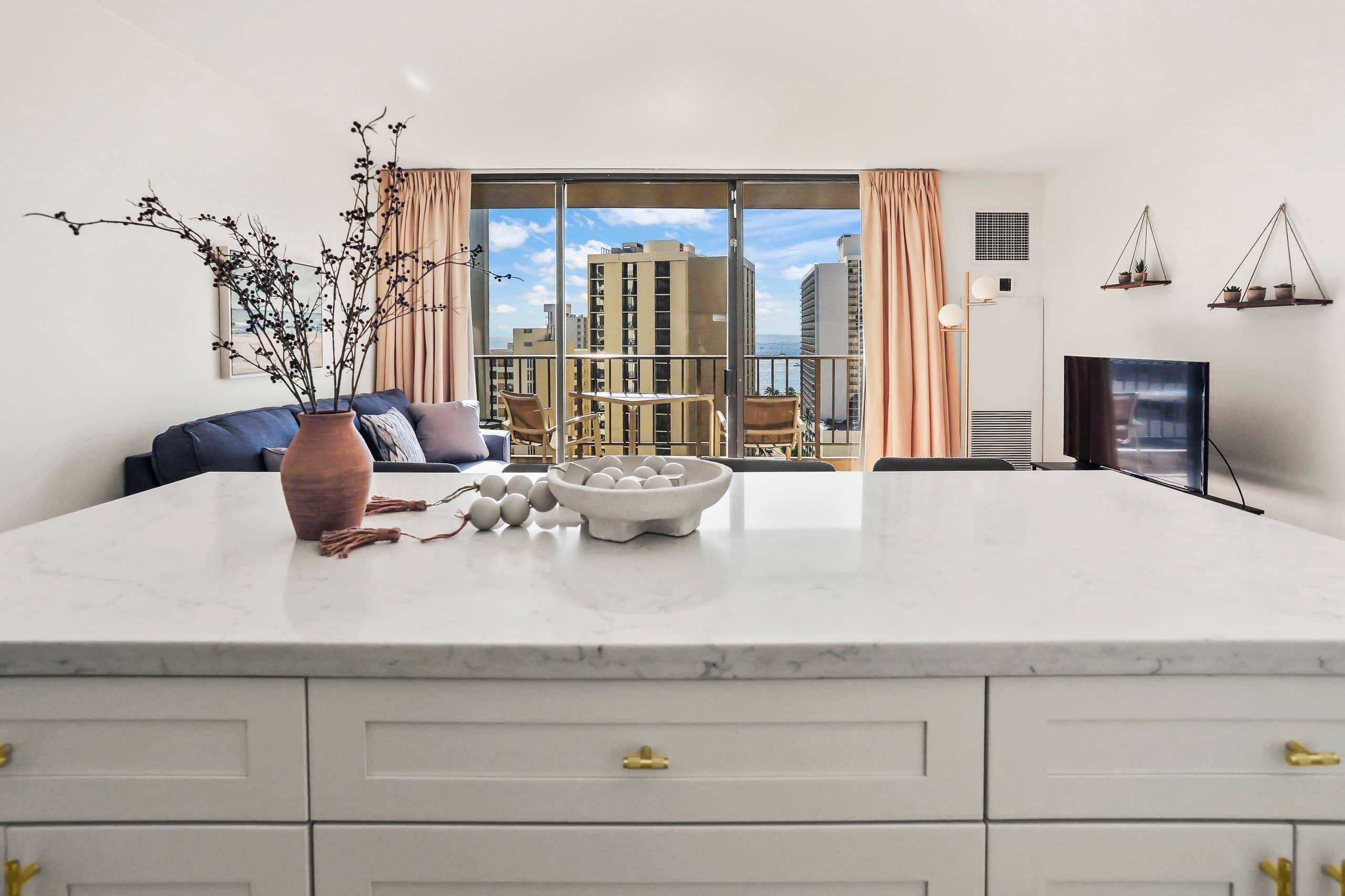 Condo in Honolulu · ★4.85 · 1 bedroom · 2 beds · 1 private bath - Image 7