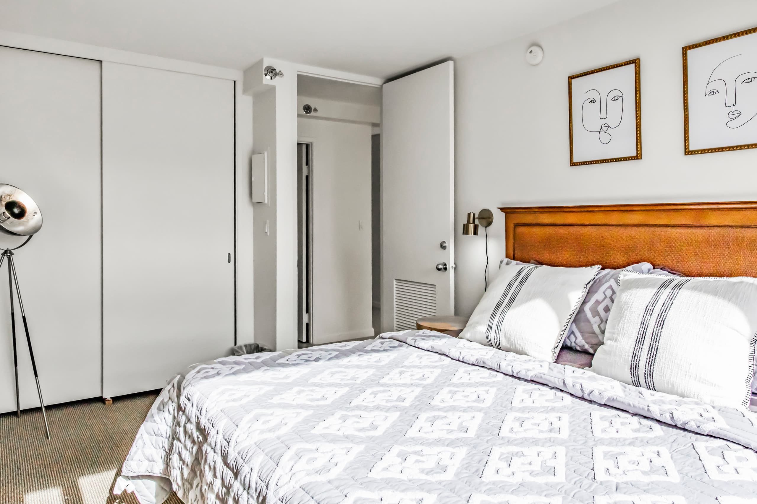 Condo in Honolulu · ★4.85 · 1 bedroom · 2 beds · 1 private bath - Image 12