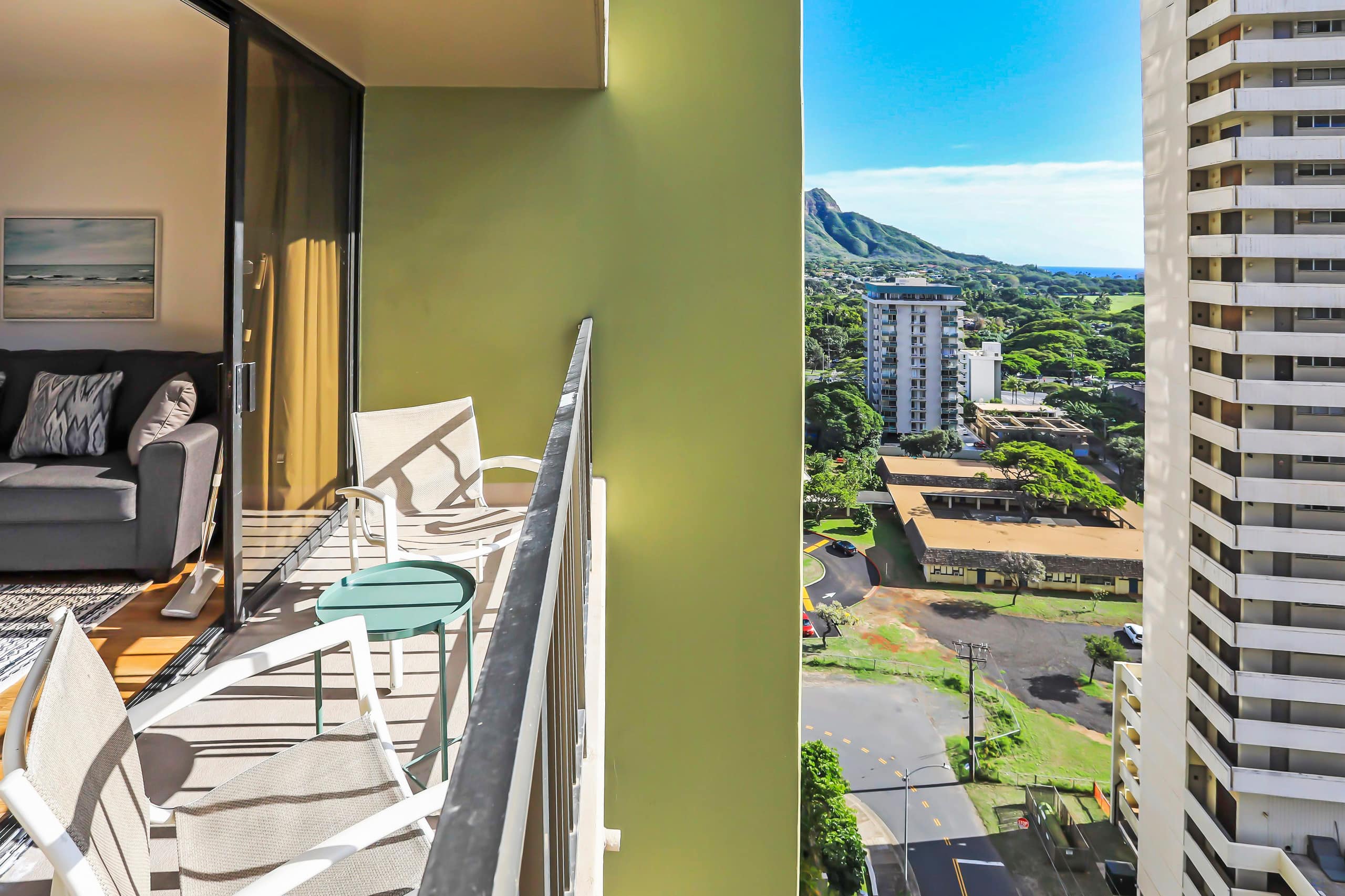 Condo in Honolulu · ★4.85 · 1 bedroom · 2 beds · 1 private bath - Image 18