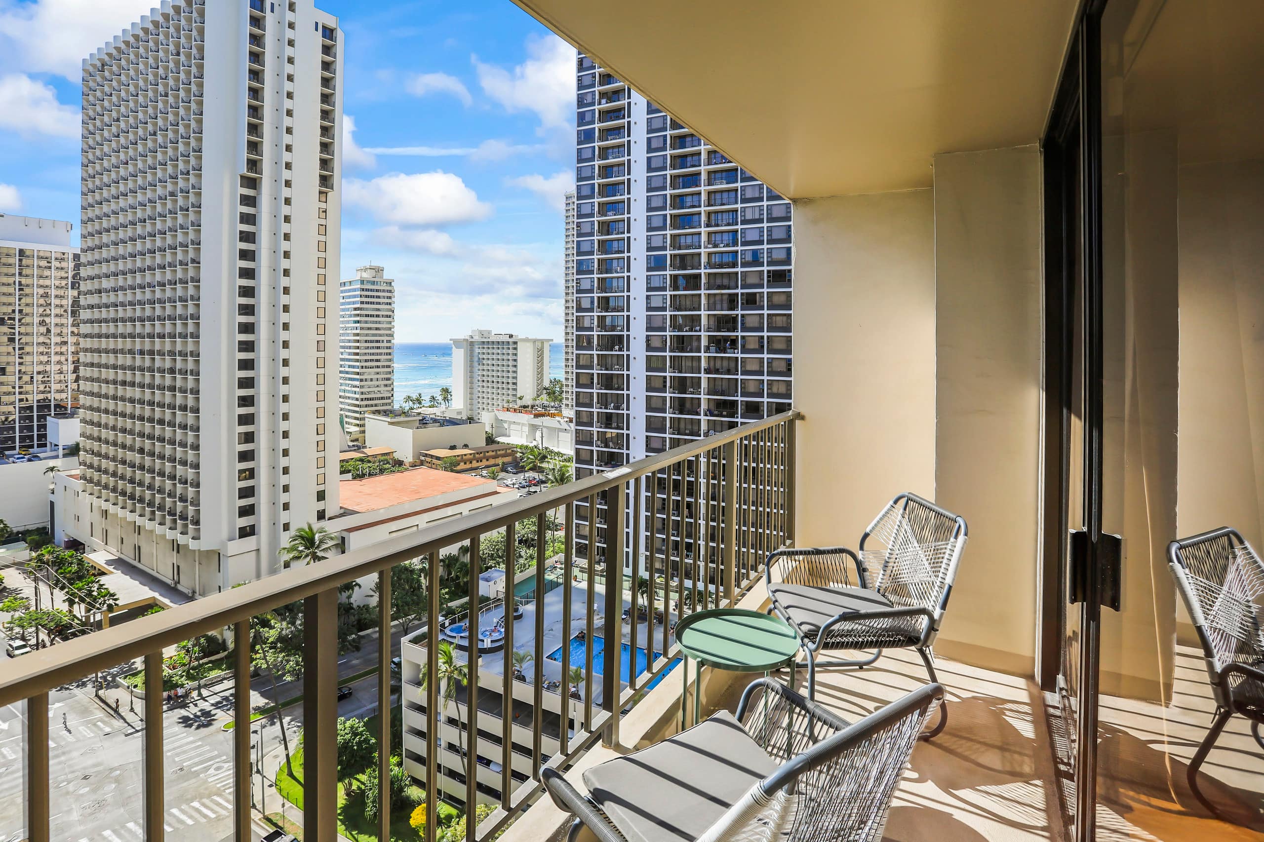 Condo in Honolulu · ★4.85 · 1 bedroom · 2 beds · 1 private bath - Image 17