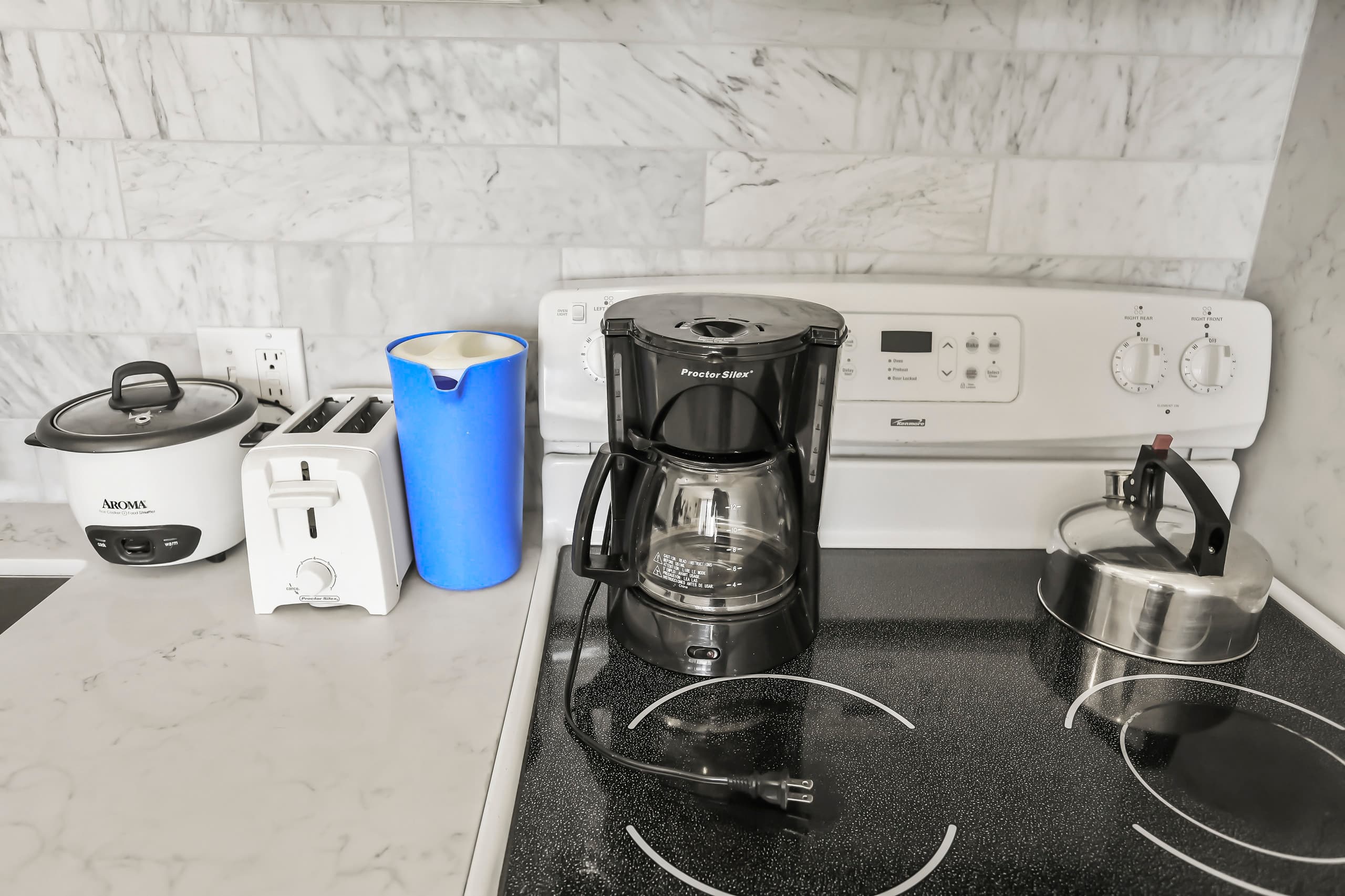 Condo in Honolulu · ★4.85 · 1 bedroom · 2 beds · 1 private bath - Image 11