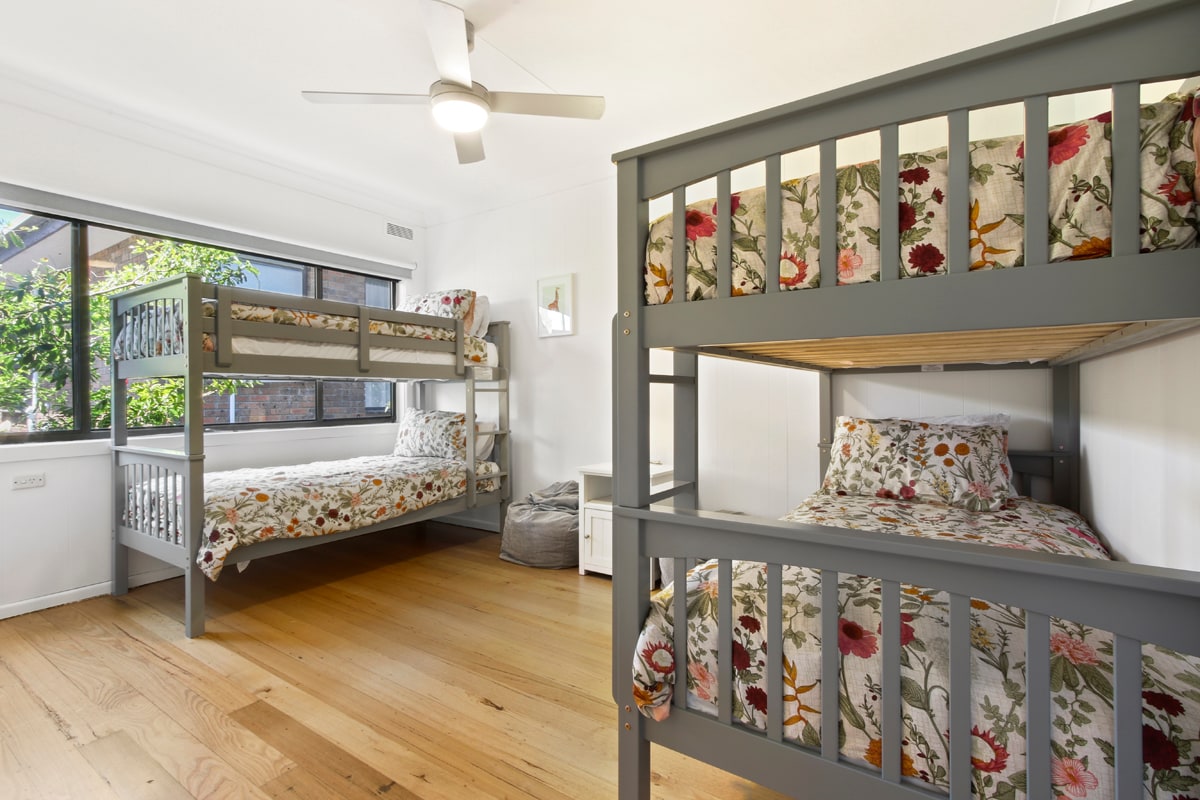 ห้องนอนสองชั้นที่กว้างขวาง