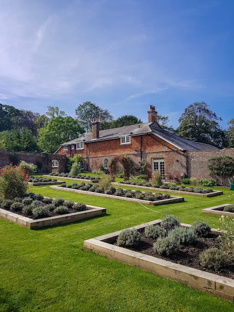 Luxury Cottage in a Victorian Walled Garden.