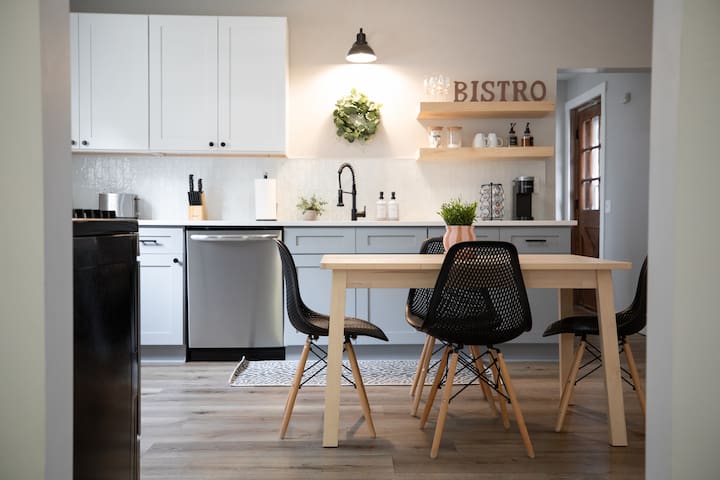 Top Location near MOA, Airport w/ Yard and Parking