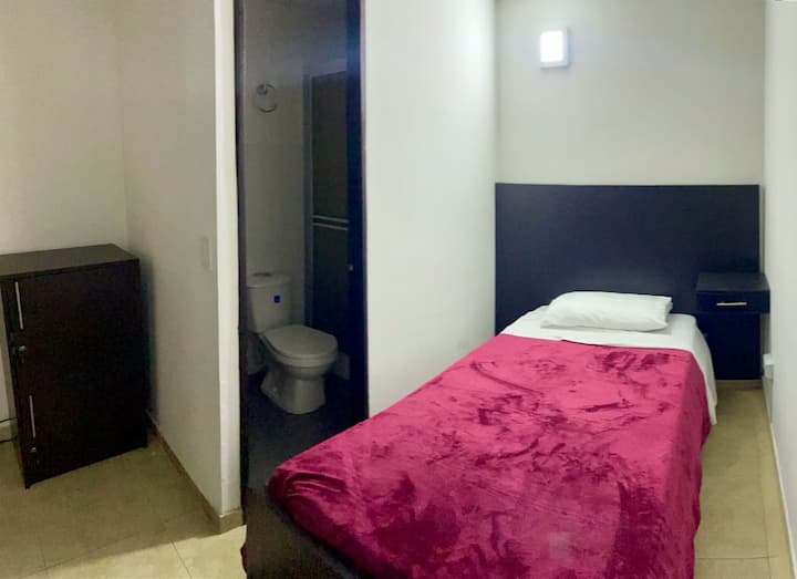 БАРАНКИЛЯ: Топла стая със самостоятелна баня.