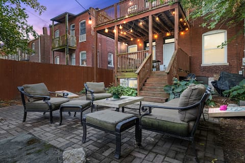 Large, Woodsy, Warm and Inviting | Cozy 2BR Apt