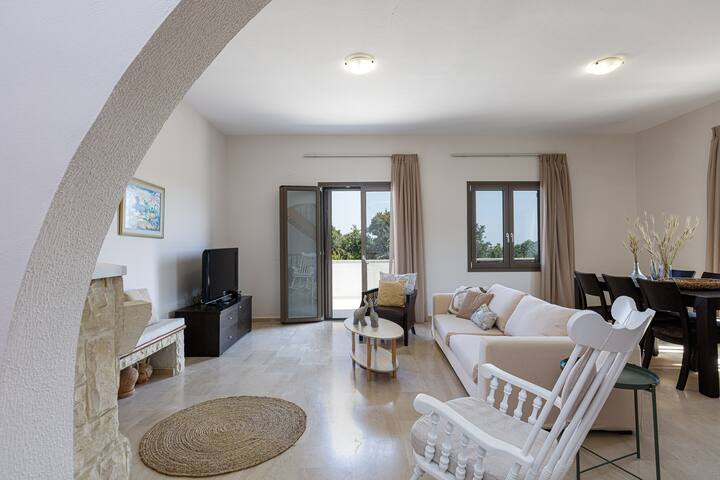 การตั้งค่าห้องนั่งเล่นเหมาะสำหรับการสังสรรค์ของครอบครัว 