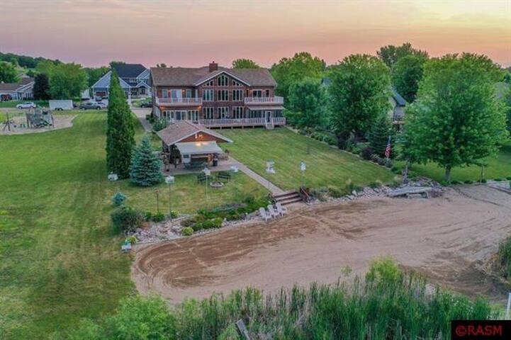 Shoreview Mansion gallery image 3