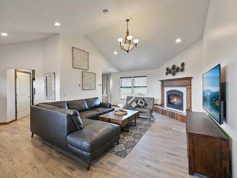 Amazing House w/ AC, 5 minutes from the lake