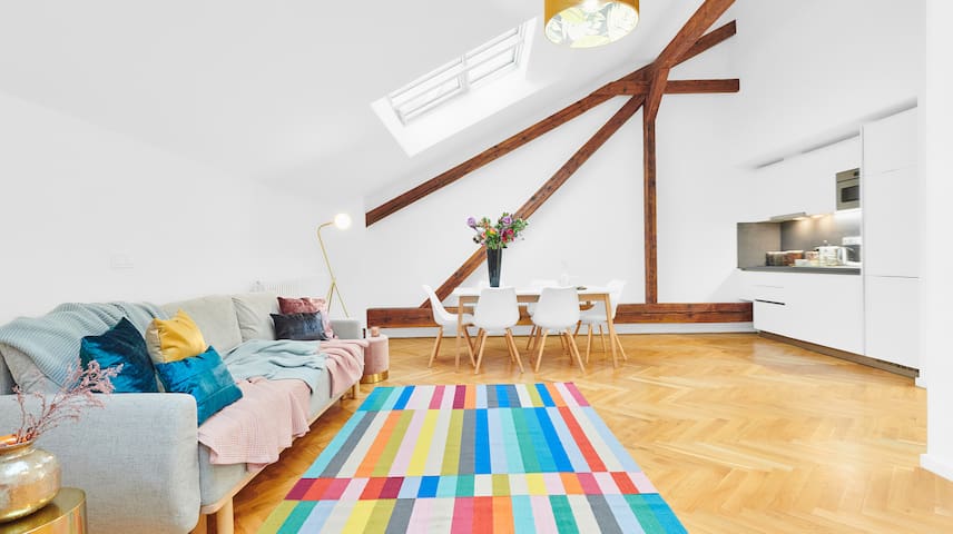 Bright Old Town 3-bedroom Apartment (6A)