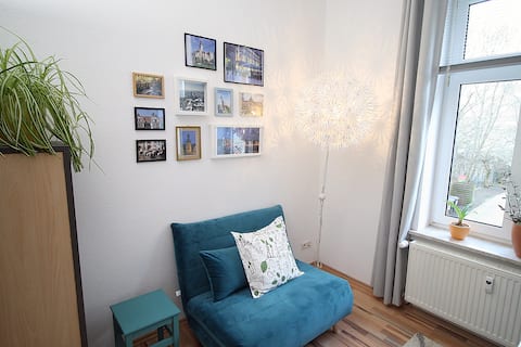 Erfolgreiche Airbnb-Immobilie: 02 complete apartment Work Study Long Stay in Dölitz Dösen
