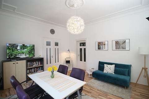 Successful Airbnb property: 02 complete apartment Work Study Long Stay in Dölitz Dösen