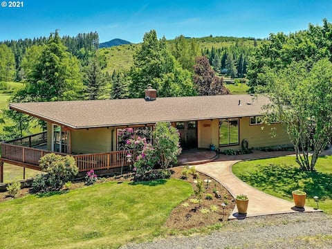 Recreation Basecamp Only 1.5 Miles from Town