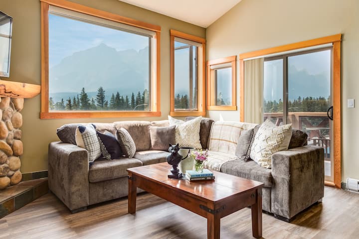 Spectacular 3br Mountain Views W/ Hot Tub & Gym - Canmore