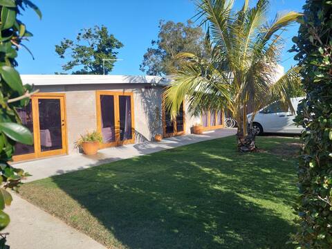 Relaxed 4 bed Rustic house 200m  to the ocean