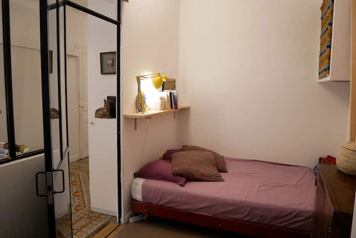 Chumba cha 2 cha kulala cha ziada kilicho na kitanda cha watu wawili, kilicho na turubai inayoangalia dawati - luva za usiku.