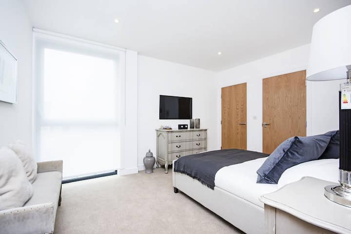 Lovely One Bedroom Ensuite Inside Luxury Penthouse - Harrow
