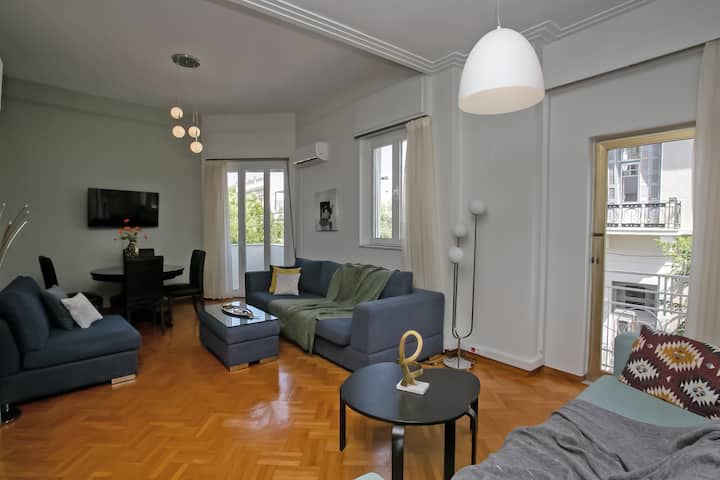 Spacious living room with sofas and dining table. 